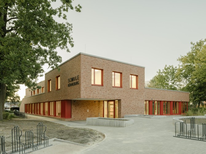 Mensa- und Verwaltungsbau der Grundschule Rönneburg in Hamburg